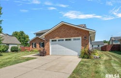 3220 Red Bud Lane, Springfield, IL 62712-8946
