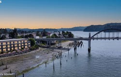 1220 BAY St, Florence, OR 97439