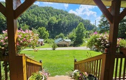 28 Maynard Cemetery, Warfield, KY 41267