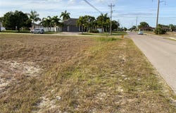 2000 SW 28TH Terrace, CAPE CORAL, FL 33914