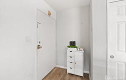 32 Woodedge Avenue, Edison, NJ 08817