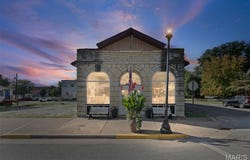 301 E Main Street, Grafton, IL 62037