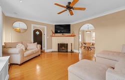 21 Hampton Avenue, Albertson, NY 11507