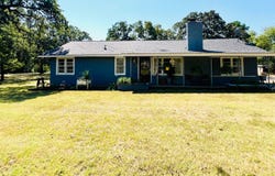 3700 W Devils Den Rd, Tishomingo, OK 73460