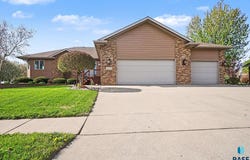721 Britz Dr, Luverne, MN 56156