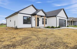 120 Lea Lane, Forsyth, IL 62535