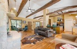 220 Meadowview Dr, Wimberley, TX 78676