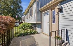13 Inglesid Lane, Liverpool, NY 13090