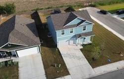 600 Clear Sky Dr, Lockhart, TX 78644