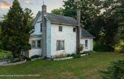 1307 W Marshall Road, St. Johns, MI 48879