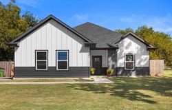 201 W South Street, Whitesboro, TX 76273