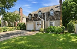 15 May Court, Rockville Centre, NY 11570