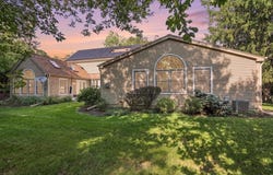 2915 Willaura Ct, Brookfield, WI 53005