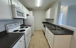 711 Coventry LN. Apt. B1, Florence, SC 29501-8819
