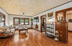 401 E 2nd Avenue, Indianola, IA 50125