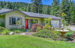 1647 Davis Place Rd, Mount Shasta, CA 96067