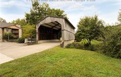 310 Oakbridge Drive, Hurricane, WV 25526
