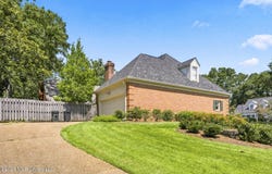 10 Moss Forest Place, Jackson, MS 39211