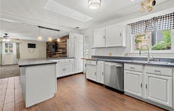 530 Spruce Run Rd, Avalon, PA 15202