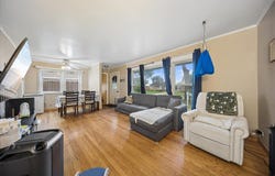 1372 S 6TH Avenue, Des Plaines, IL 60018