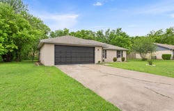 329 Applewood Lane, Hewitt, TX 76643
