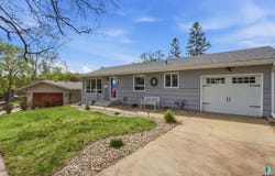 1417 E Oak St, Sioux Falls, SD 57105
