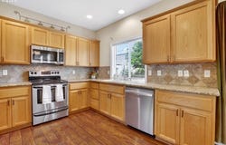 2571 GRAYSTONE Dr, Woodburn, OR 97071