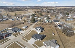 718 Pointer Circle, Center Point, IA 52213