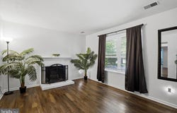 2 HORSESHOE CIRCLE, HORSHAM, PA 19044