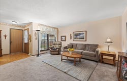 8173 S Legend Dr, Franklin, WI 53132