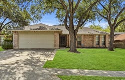 7808 Forest Path, Live Oak, TX 78233