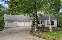10 Oakridge Ave, IowaCity, IA 52246