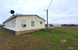95 Kellie Lane, Seadrift, TX 77983