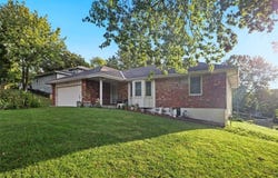 5909 N Broadway Street, Gladstone, MO 64118