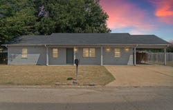 320 E Lawson Avenue, Wynne, AR 72396