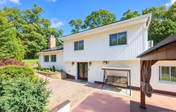 29 Hillside Lane, Syosset, NY 11791