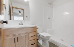 2804 S Broek Dr, Sioux Falls, SD 57106