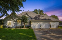 2 Old Colony Road, Burlington, IA 52601