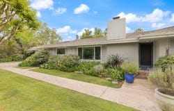 324 E Hampton Way, Fresno, CA 93704