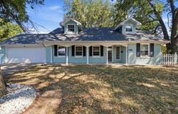 1015 W Downing Street, Springfield, MO 65807
