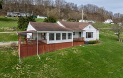 234 Honeysuckle Dr, Cheshire, OH 45620