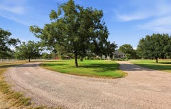 450 Colorado Dr, Cedar Creek, TX 78612
