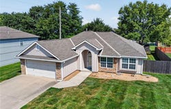 1116 Granada Drive, Raymore, MO 64083