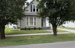 539 E St NE, Linton, IN 47441