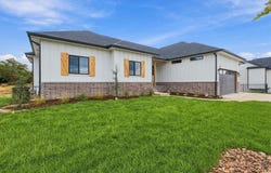 1007 S Brookside St, Goddard, KS 67052