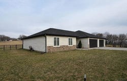 640 South 9th St, Akron, IA 51001