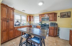 82 E Seacrest Avenue, Lindenhurst, NY 11757