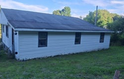 607 Settlement Dr, Charmco, WV 25958