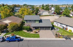 708 Kachess Ln, Zillah, WA 98953