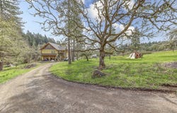 85255 CHRISTENSEN Rd, Eugene, OR 97405